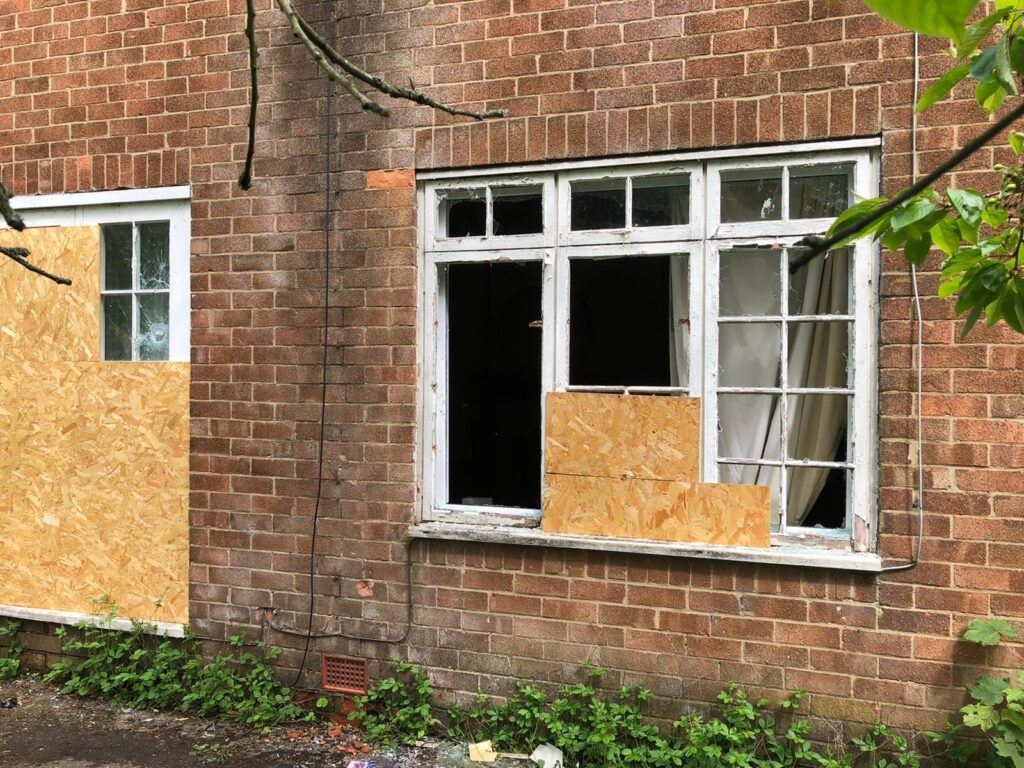 Shopfront boarding London emergency service